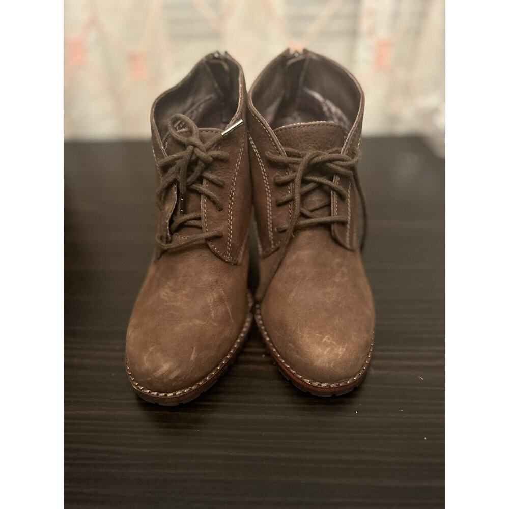 Eastland Brown Leather Booties Boots Heel Womens Shoes Size 6.5 M Victoria